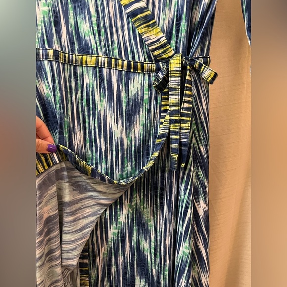 BCBG Maxazria Stylish Blue and Green Wrap Dress size small colourful bohemian - Picture 4 of 7